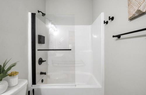 Brand New Cozy FirePit Home Near Fort Moore - Foto 65