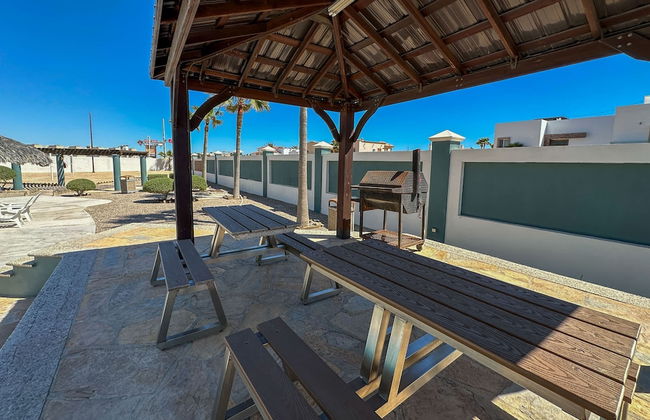 2BR Sunset Escape for Families - Foto 39