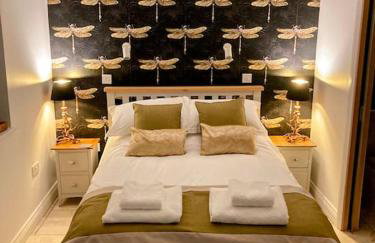 Tranquil retreat with hot tub - Photo 10