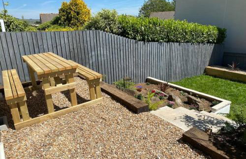 Stylish 3 bed home with allocated parking for 2 - Photo 11