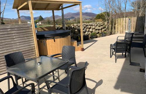 Moneydarragh Cottage with uninterrupted mountain and sea views- Hot tub available for hire at extra cost - Photo 15