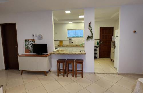Casa confortável pertinho da praia com garagem e quintal - Foto 37