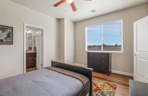 Moonlight Ridge Spacious Townhome 3 miles from Downtown AC Garage Near Snowbowl - Foto 19