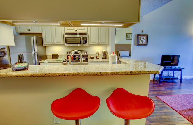 Sunshine Suites at Hillcrest - Photo 21