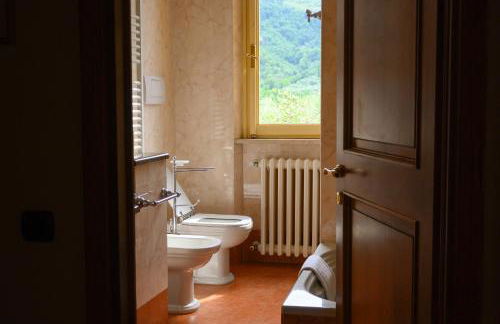 Villa panoramica con Jacuzzi privata tra Firenze & Lucca ,3 camere, 4 bagni - Foto 51