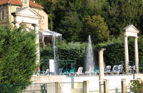 A beautiful 2 persons studio in a chateau with swimming pool - Foto 18