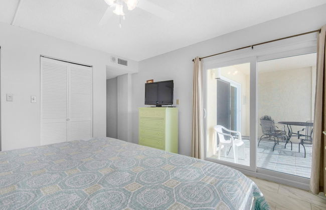 Regency Towers 1320 - Photo 2