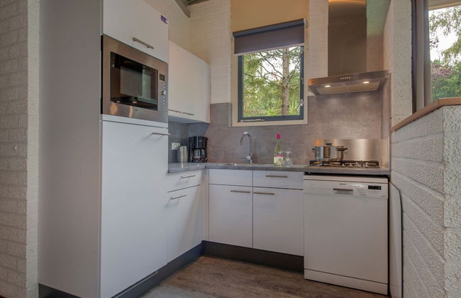 Restyled Bungalow with Dishwasher near Nature Reserve - Photo 5