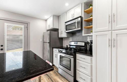 Ladybird Pink Palace SoCo Dream Townhome! - Foto 7