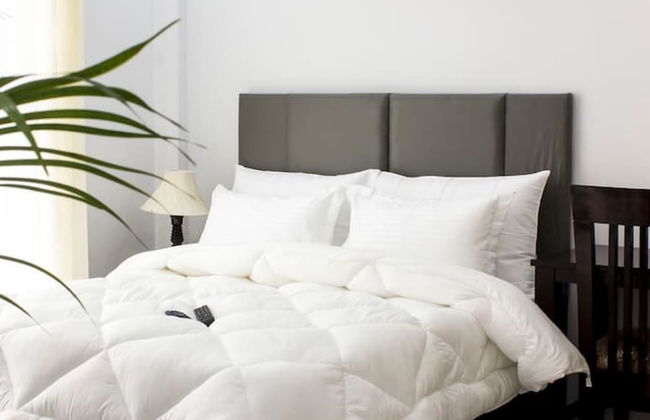 Modern City Retreat 2bhk Paras Fortis Balcony - Photo 3