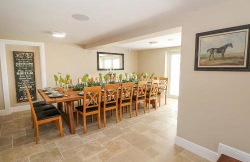 Meadow Manor And Spa - Photo 18