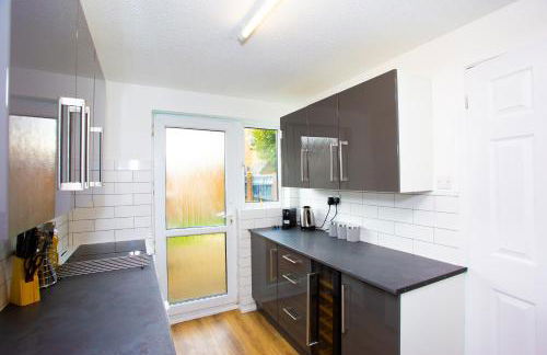 GERARD WALK - Spacious Home, High Speed Wi-Fi, Free Parking, Garden - Foto 14