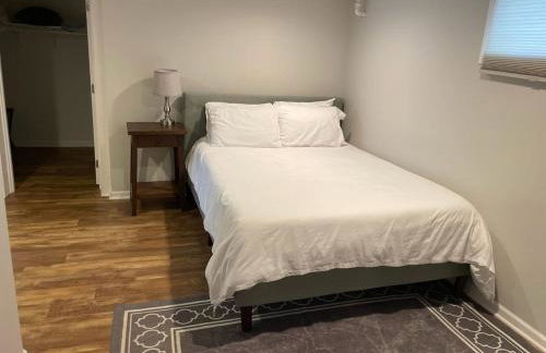 Spacious Home in DT Libertyville Near Naval Base - Foto 34