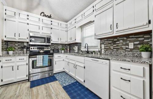 The Happy Place: 3BR Home on Quiet Street - Foto 22