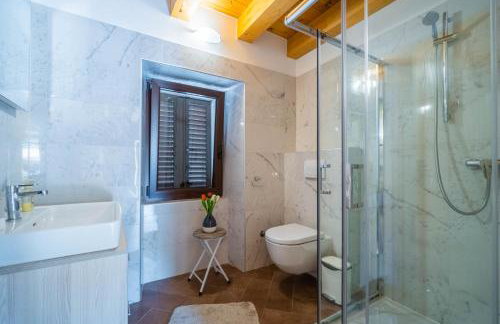 LUXURY VILLA ON SPACIOUS PRIVATE PROPERTY - Photo 37