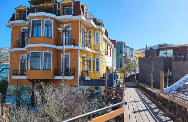 Free Tour of Valparaíso's Funiculars & Promenades - Photo 2