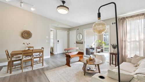 Quiet Gated Condo Near Universal with Pool and View - Foto 2