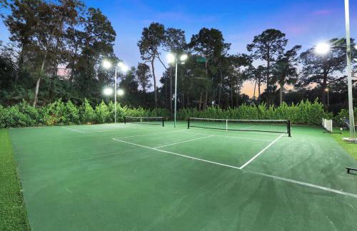 Lux Fam Private Resort Pool Spa, 2 Private Pickleball Courts, Basketball, Ping Pong Table, Mini Golf, Close To Beach & Dining Home Sleeps 8 - Photo 14