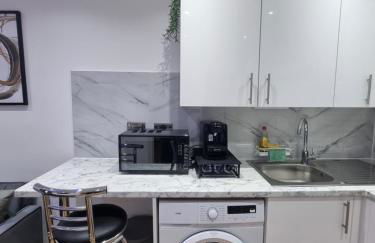 Very Cosy & Lovely 1 Bed Garden Apartment with side access, Suitable for Long Stay and Short Stay - Photo 14