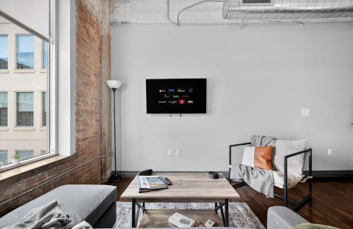 Stunning Downtown Apartment with Pool, Laundry, Parking - Foto 4