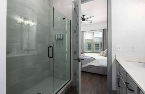 Luxury Apartment with Pool, Restaurants, Shopping) - Photo 25