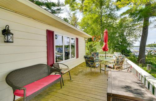 Lakefront Retreat with Pedal Boat and Dock in Kalkaska - Foto 2