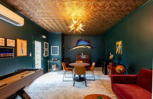 Artsy Downtown Retreat w Hot Tub - Foto 29