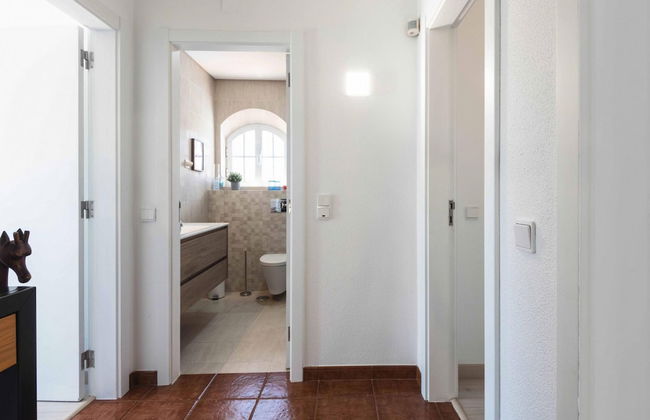 Sesimbra Stylish Villa by Homing - Photo 15