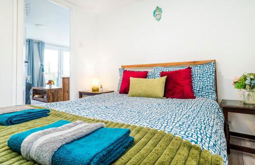 RIVER RETREAT- near Holloway U, Thorpe Park and Heathrow airport - Foto 33