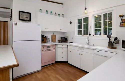 Amazing Sunrise at Coastal Luxury Cabin Rental on Herron Island with Fire Pit and Paddle Boarding near Olympia, Washington - Foto 11