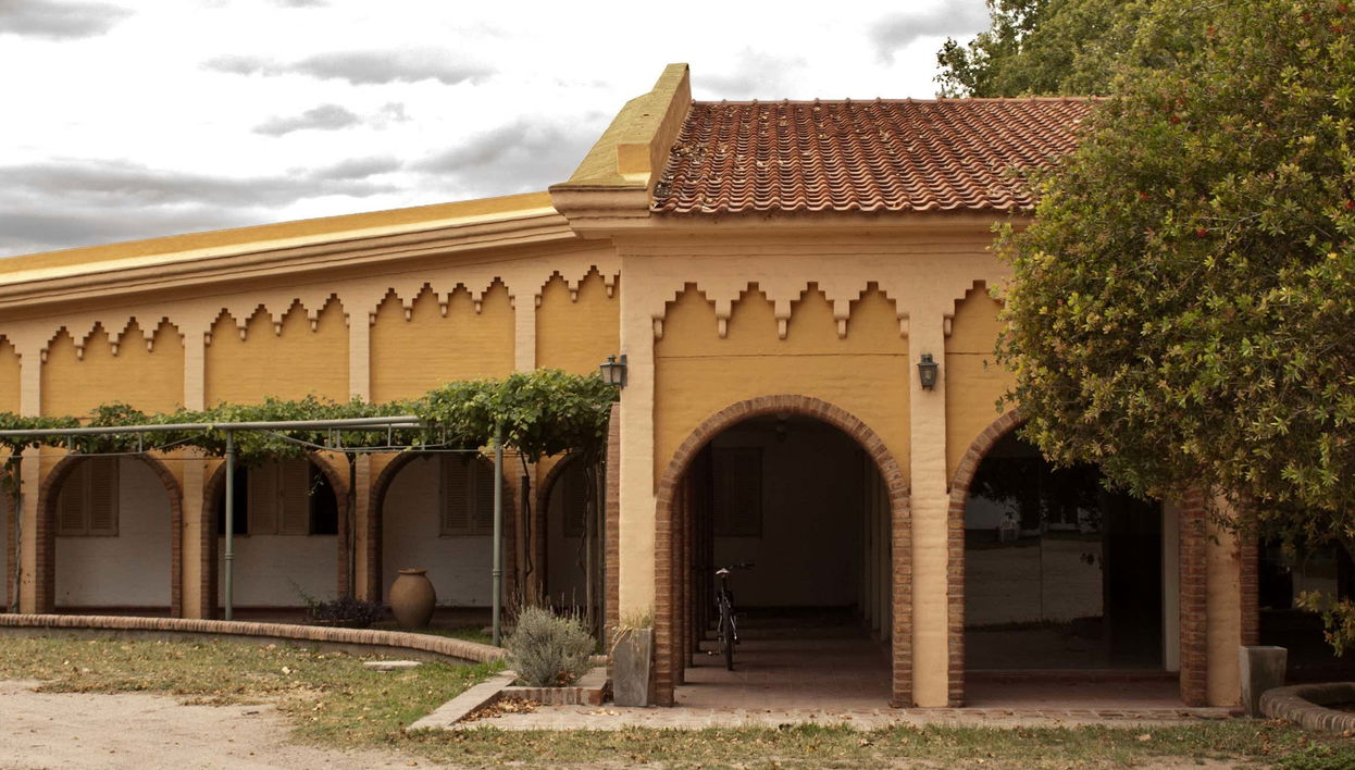 Excursión por las bodegas de Colonia Caroya