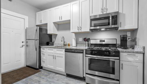 Navarre Apartments - Photo 2