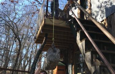 Hobbit Treehouse with waterfall on the Brazos River! 350 acres! Tubing! Petting zoo! - Foto 27