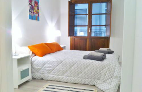 Superb Central Market Apt - Photo 9