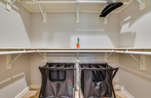 Hot Tub! Family Haven 3 Mi to Lake Ray Roberts - Foto 14