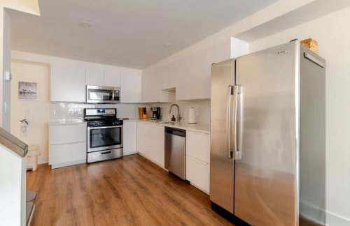 Entire 2-Story Garden Loft Apt with Parking, walk to Metro, Zoo, 2 mi from White House - Photo 5