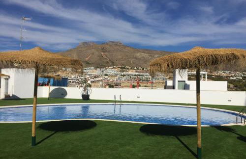 PANORAMISCH modern vakantiehuis in Finestrat bij Benidorm met 3 slaapkamers, gelegen op de 1ste lijn met privézwembad en omheinde privétuin, zicht op zee, de bergen met 'Kilómetro Vertical del Puig Campana' en op de skyline van Benidorm City en Finestrat - Foto 33