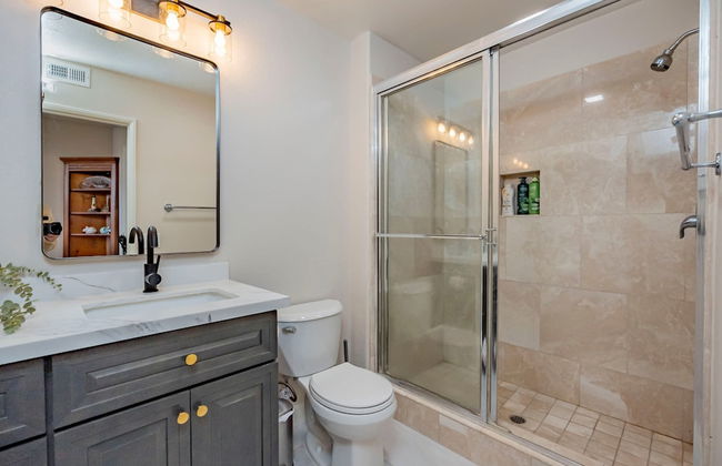 Newly Remodeled Suburban House - Foto 15