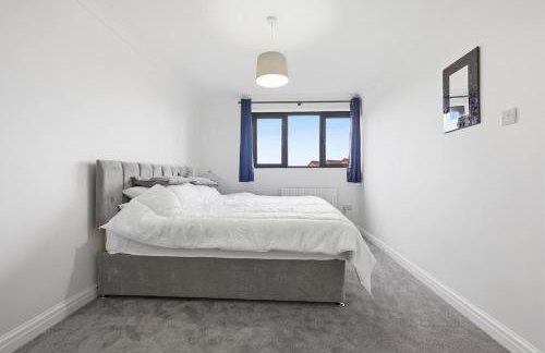 Four Bed House by Brookland Stays Serviced Accommodation Short Lets Brentwood with Free WiFi - Foto 19