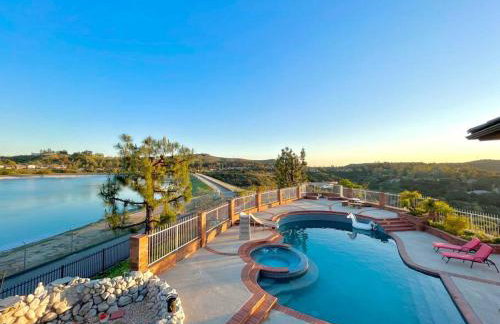 Stunning Panoramic Waterfront Pool Home Escape - Foto 20
