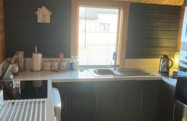 Log Cabin in the City with hot tub - Photo 1