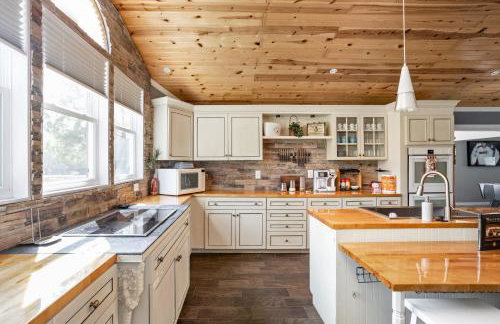 Sleeps 10, Indoor and Outdoor Theaters, Batting Cage, & Games! - Foto 12