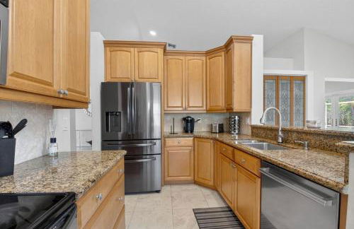 Family-Friendly Boca Gem! 4BR 3BA with Pool & Sauna - Foto 31