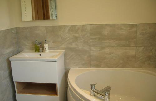 River Lodge Hot Tub Sleeps 6 - Photo 23