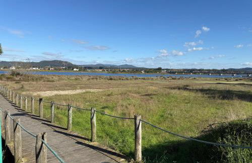 Riverside duplex by the sea with pool and balcony - Foto 29