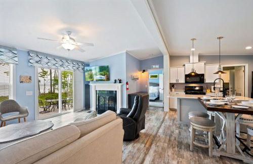 Bayfront Escape Hot Tub, Kayaks Dogs Welcome - Photo 14