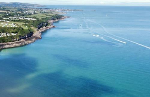 2 Bed Sea View Apartment with Balcony Parking - Pass the Keys - Foto 16