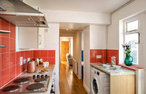 Drake Cottage with Hot tub - Photo 15