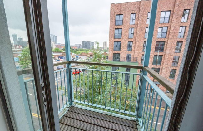 Beautiful 1-bed Apartment in Salford - Photo 9