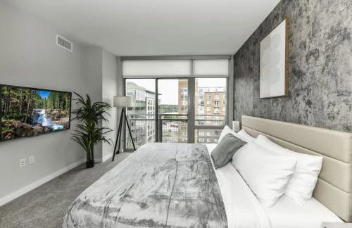 2BR Urban Retreat Gym Parkng and Scenic Rooftop - Foto 4